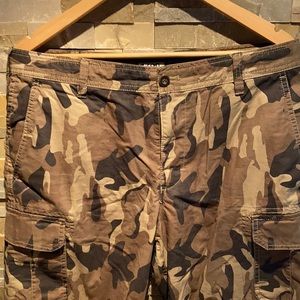 Izod camo cargo shorts